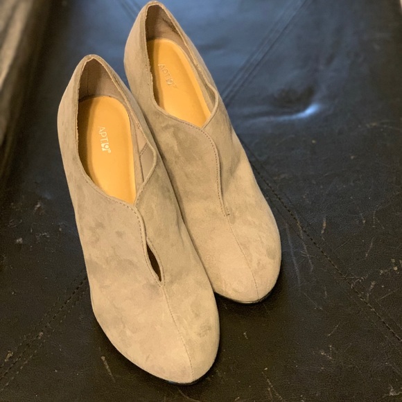 Apt. 9 high heels - Picture 2 of 3